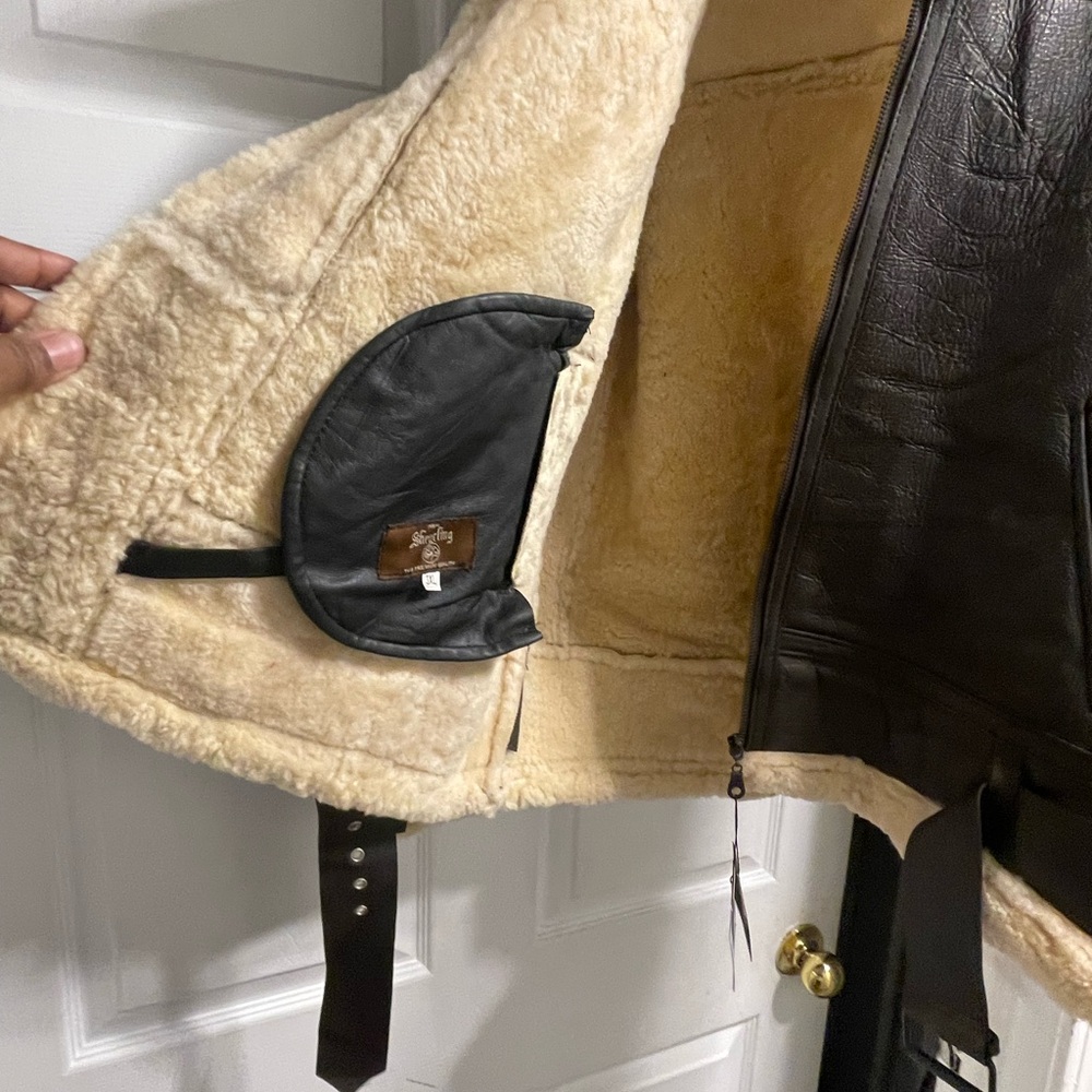 Men's Leather Shearling Jacket - Picture 7 of 7